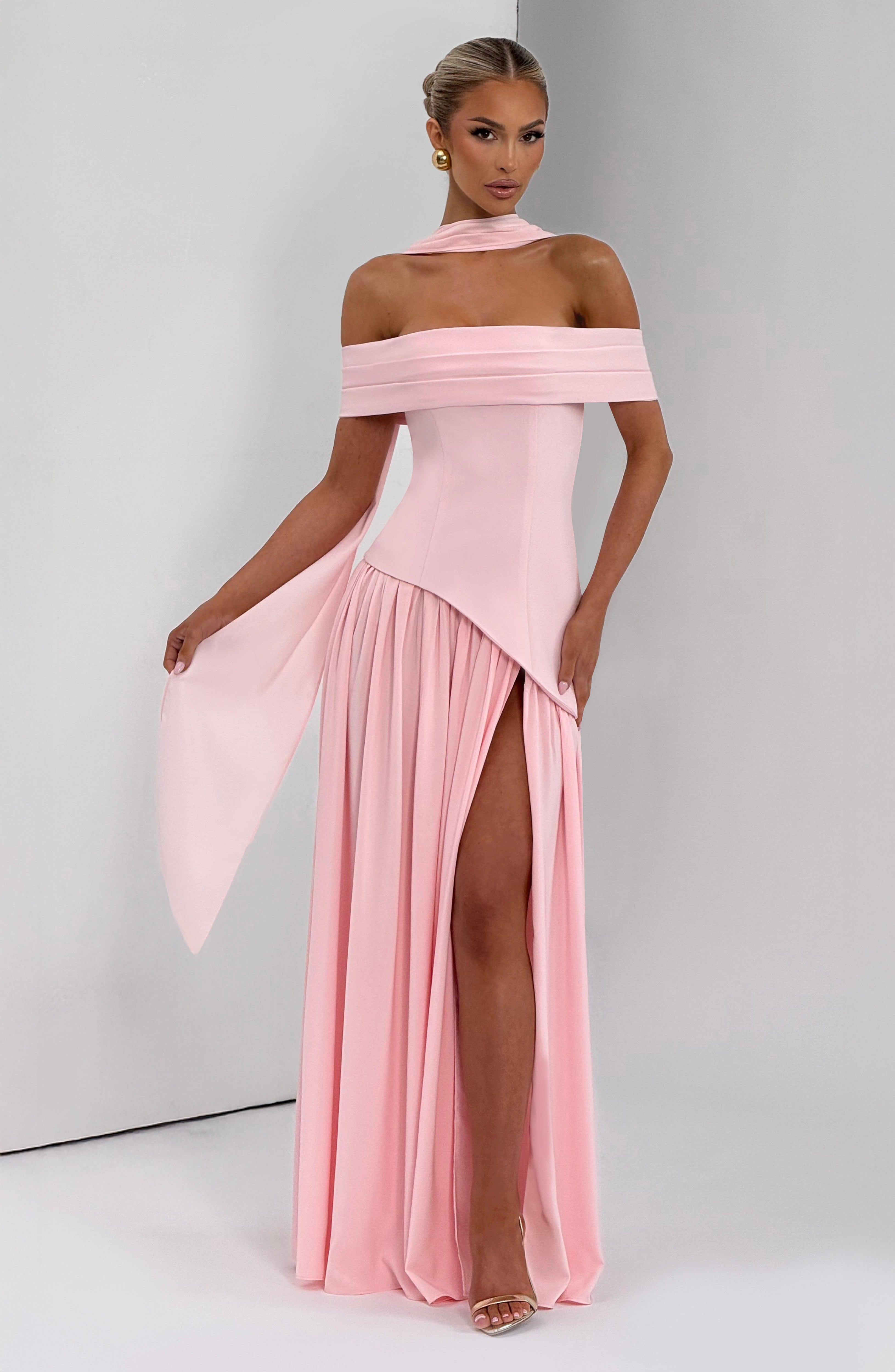 Delilah Pembe Maxi Elbise