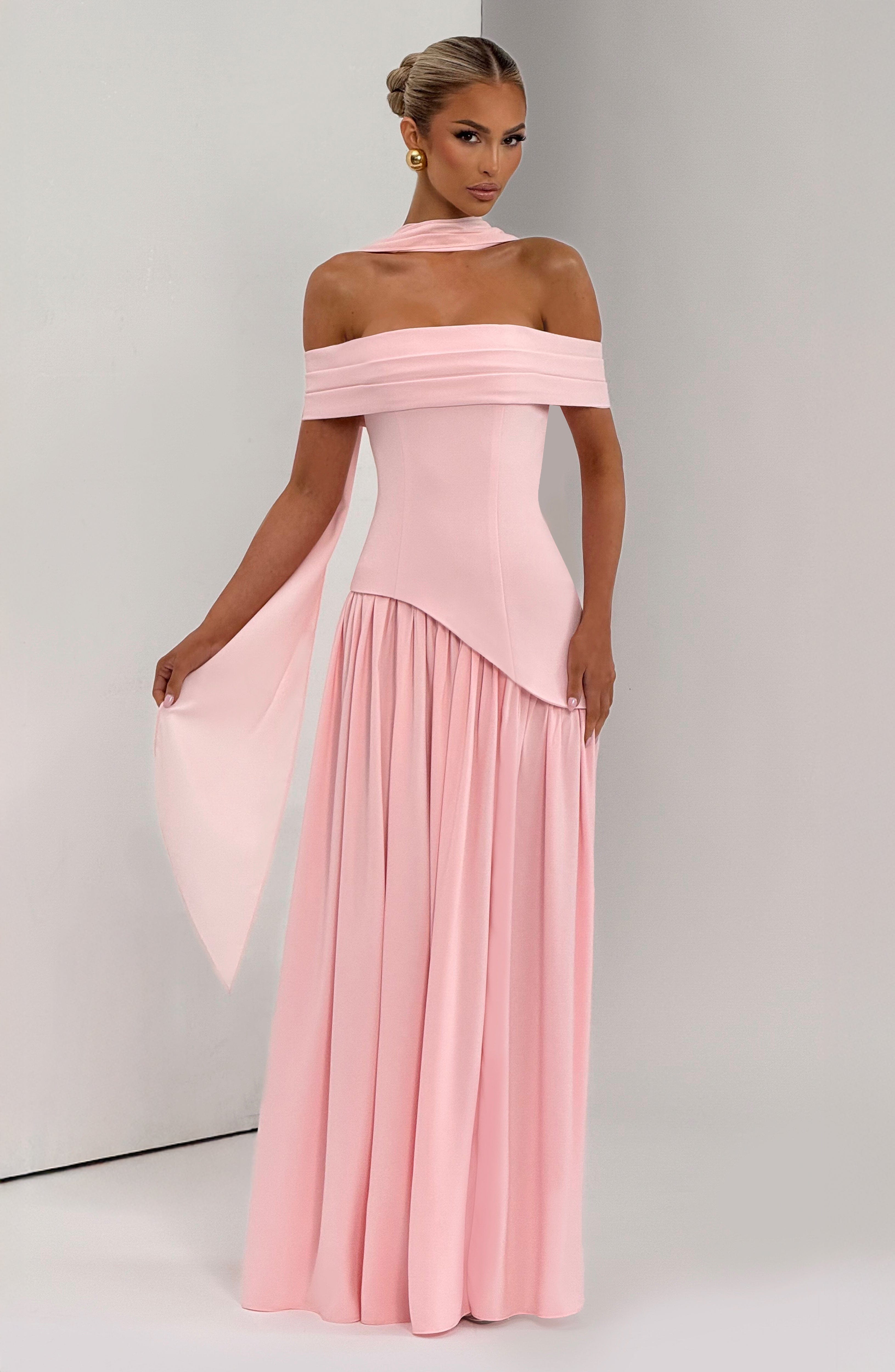 Delilah Pembe Maxi Elbise