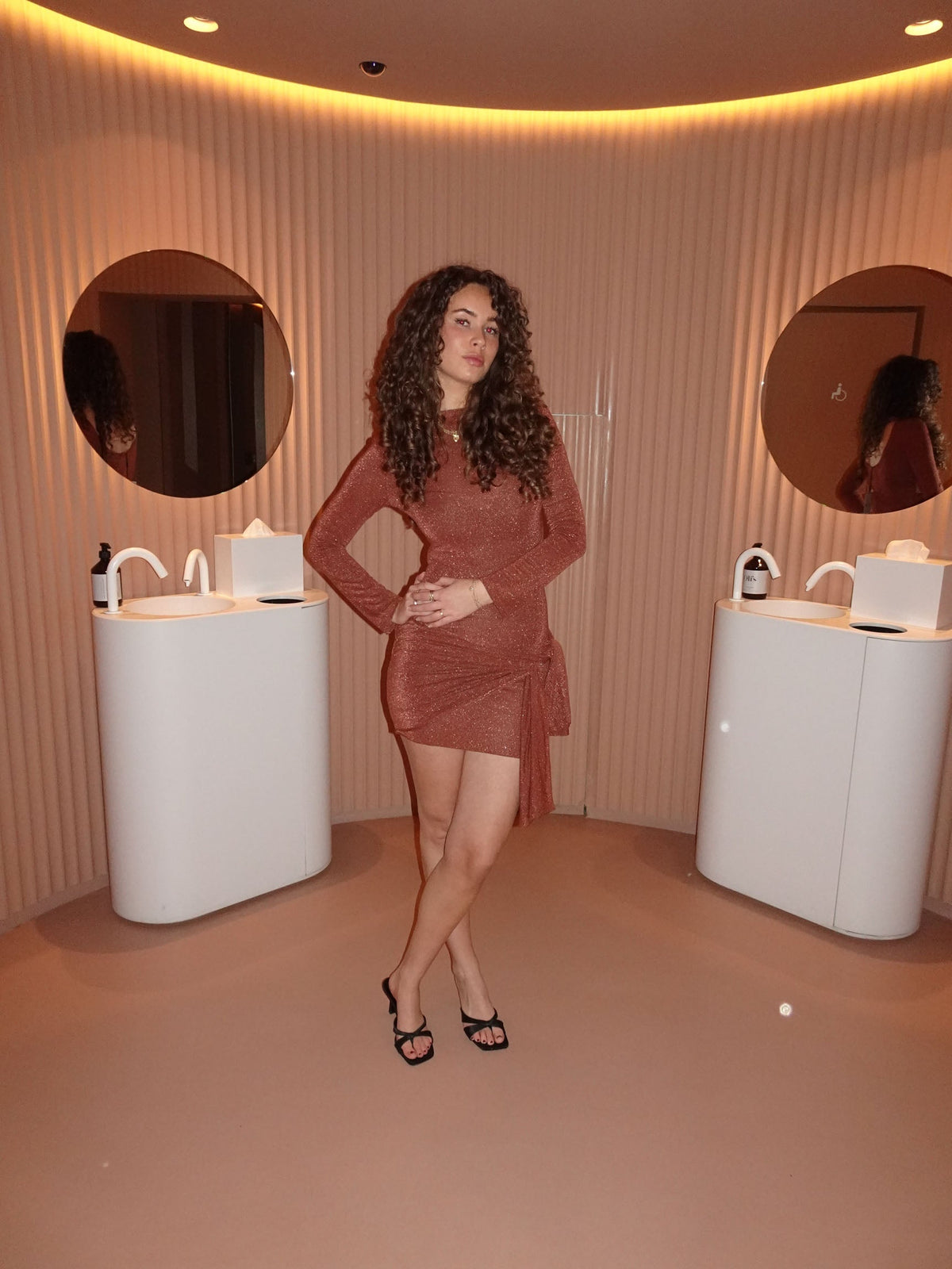 Bronz Sarma Detaylı Dithea Elbisesi