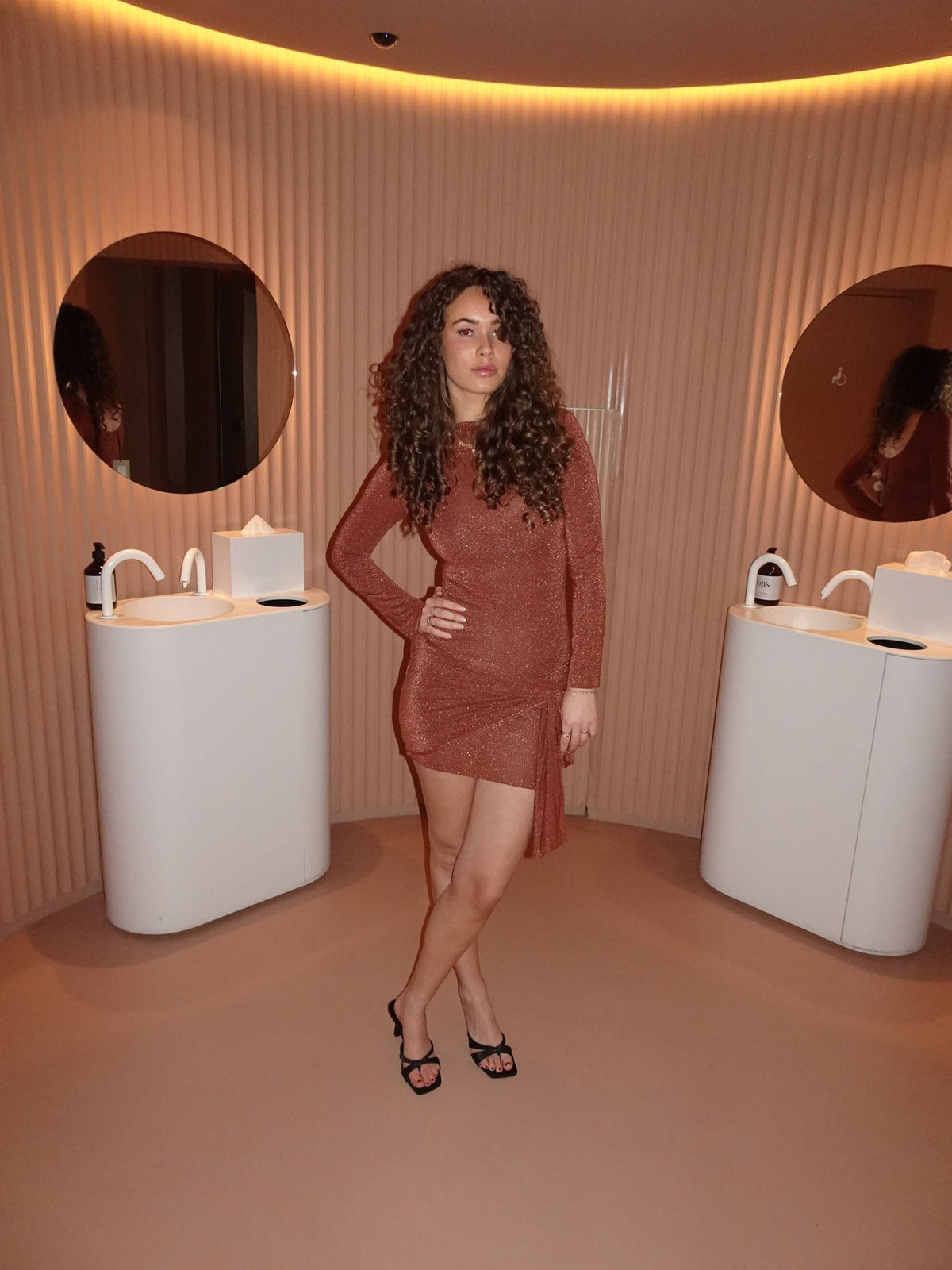 Bronz Sarma Detaylı Dithea Elbisesi