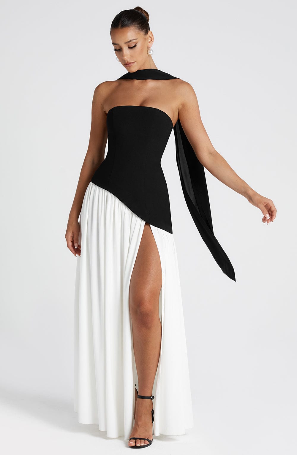 Maliyah Maxi Elbise – Siyah/Beyaz