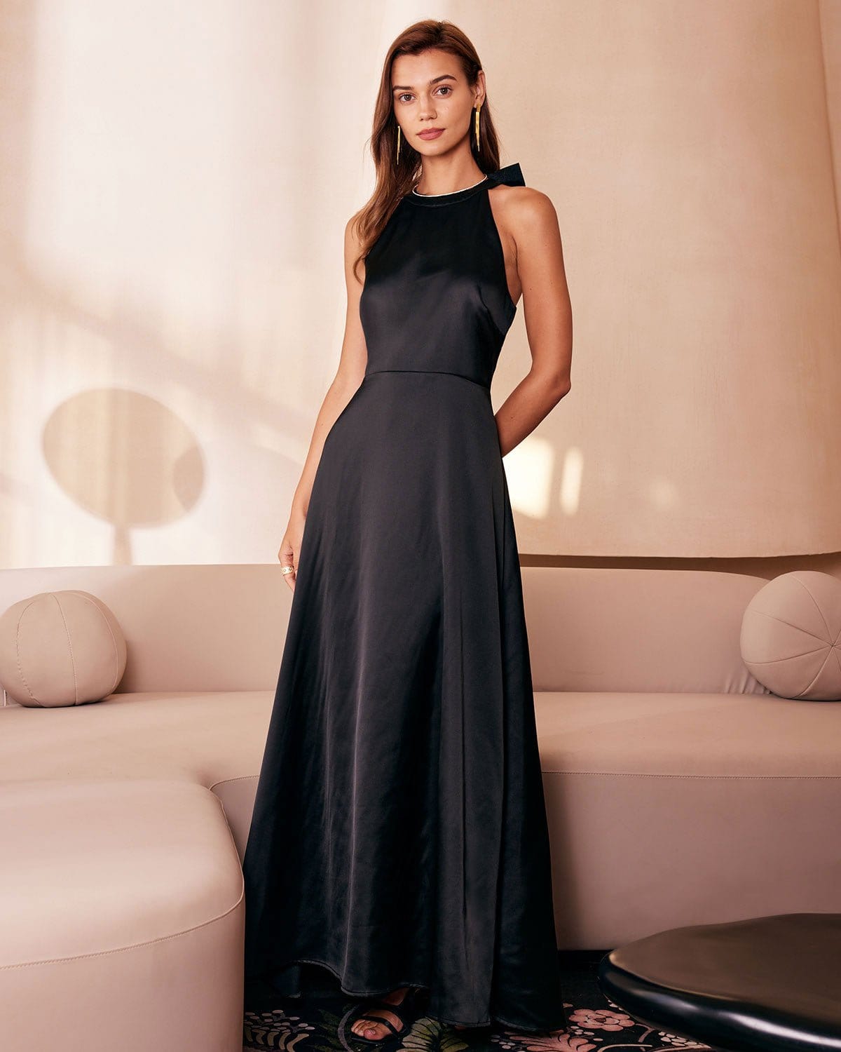 Siyah Halter Fiyonk Kesim Maxi Elbise
